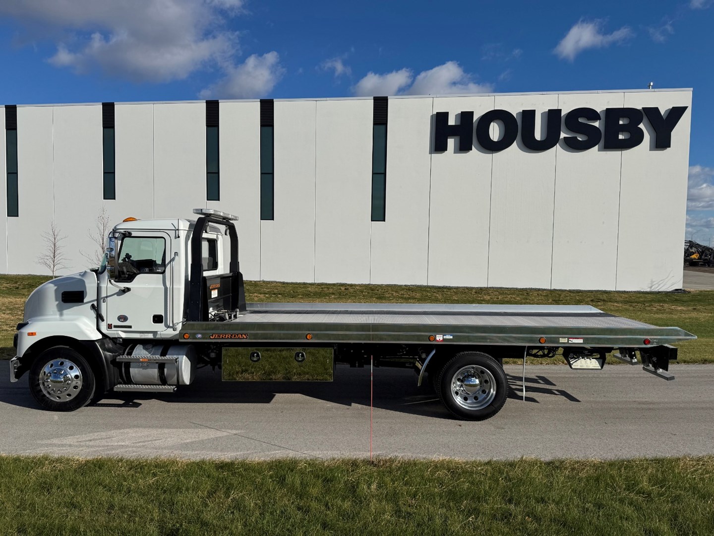 2024 MACK MD6 - USED TRUCKS FLAT BED - image 3